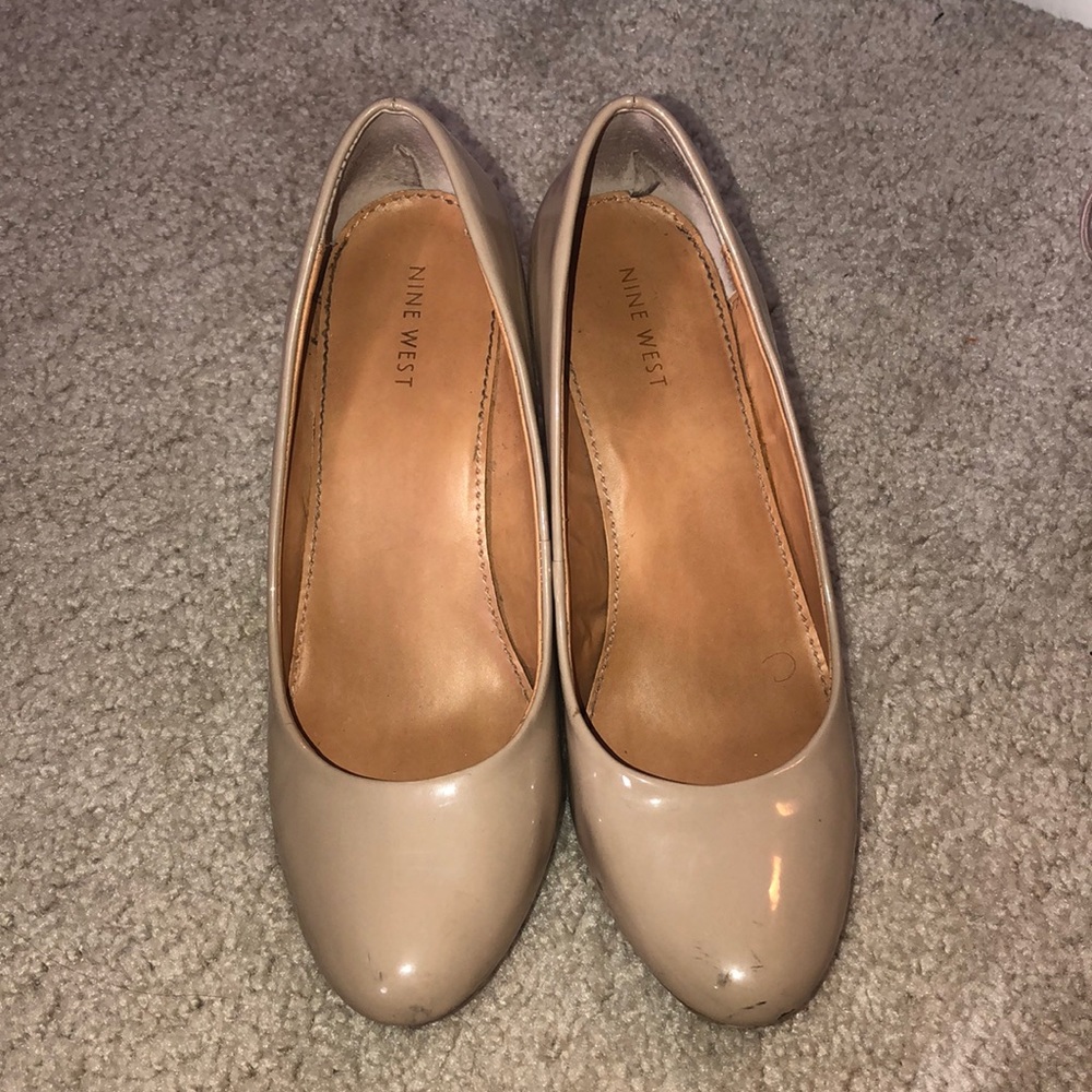 low nude wedge